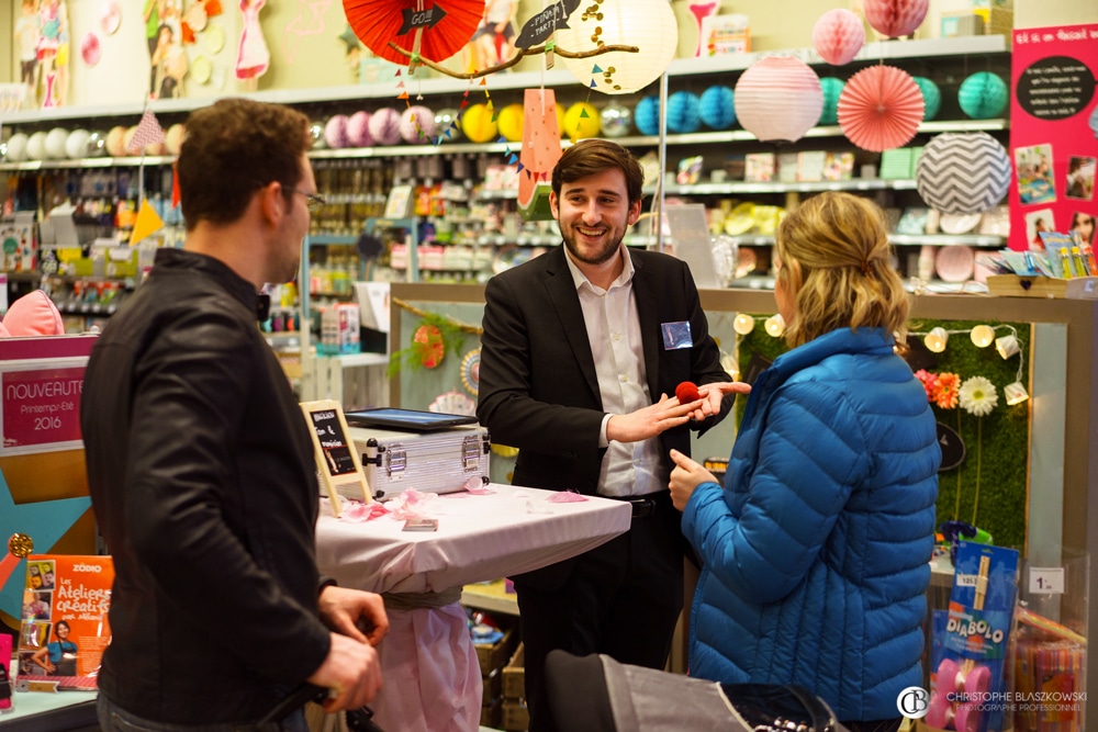 Tom Magicien pour Mariages à Lille Tom Magicien pour Mariages à Lille